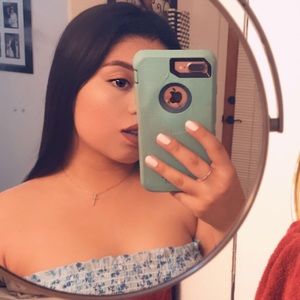 Meet your Posher, Adela